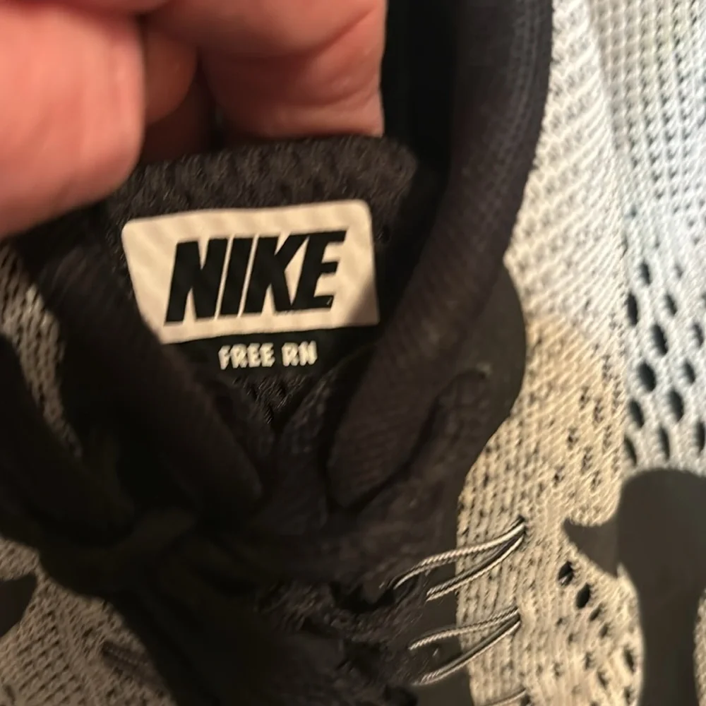 NIKE FREE RN athletic shoes gray with black details - Picture 2 of 8